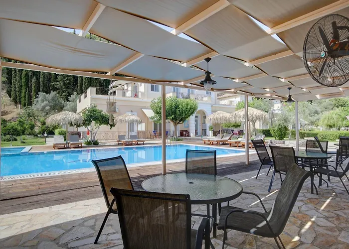 Avra Apartmanhotel 3*