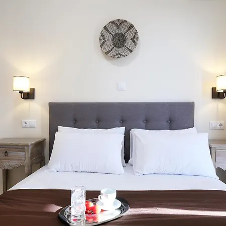 Avra アパートホテル 3*