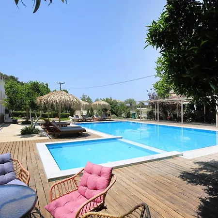 Avra アパートホテル 3*