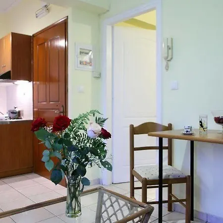 アパートホテル Avra Kalligoni