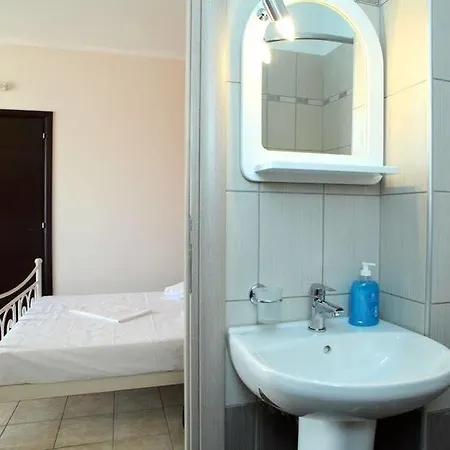 アパートホテル Avra 3*