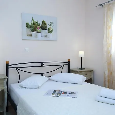Avra Aparthotel 2*