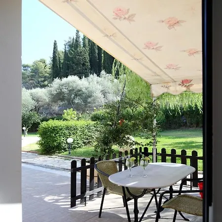 アパートホテル Avra