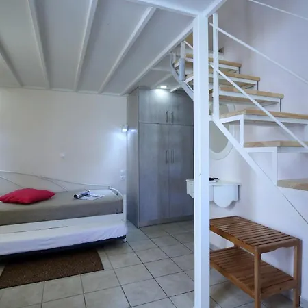 アパートホテル Avra Kalligoni