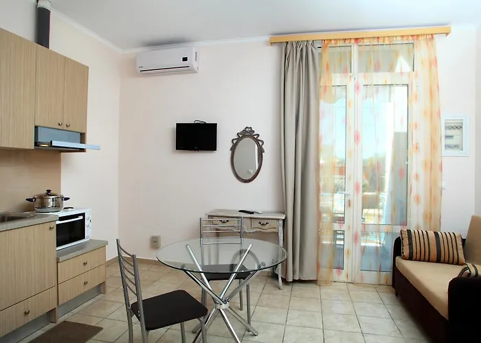 Aparthotel Avra